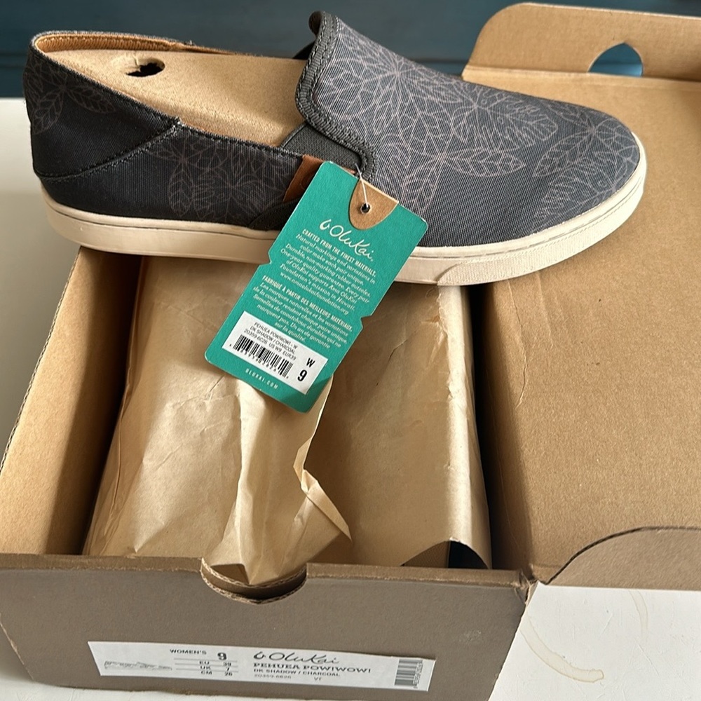 OluKai Women’s Pehuea Pow!Wow! Brand New in box with tags attached. Never worn.